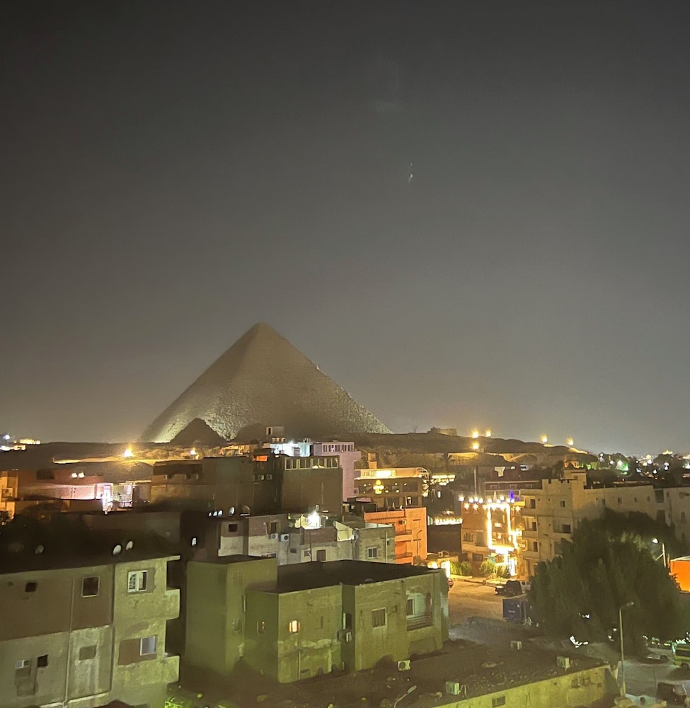 Amadeos pyramids inn