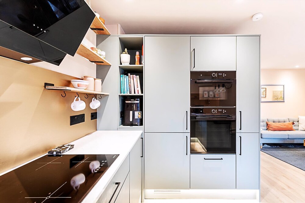 Bright 2-bed Home Near Putney Riverside