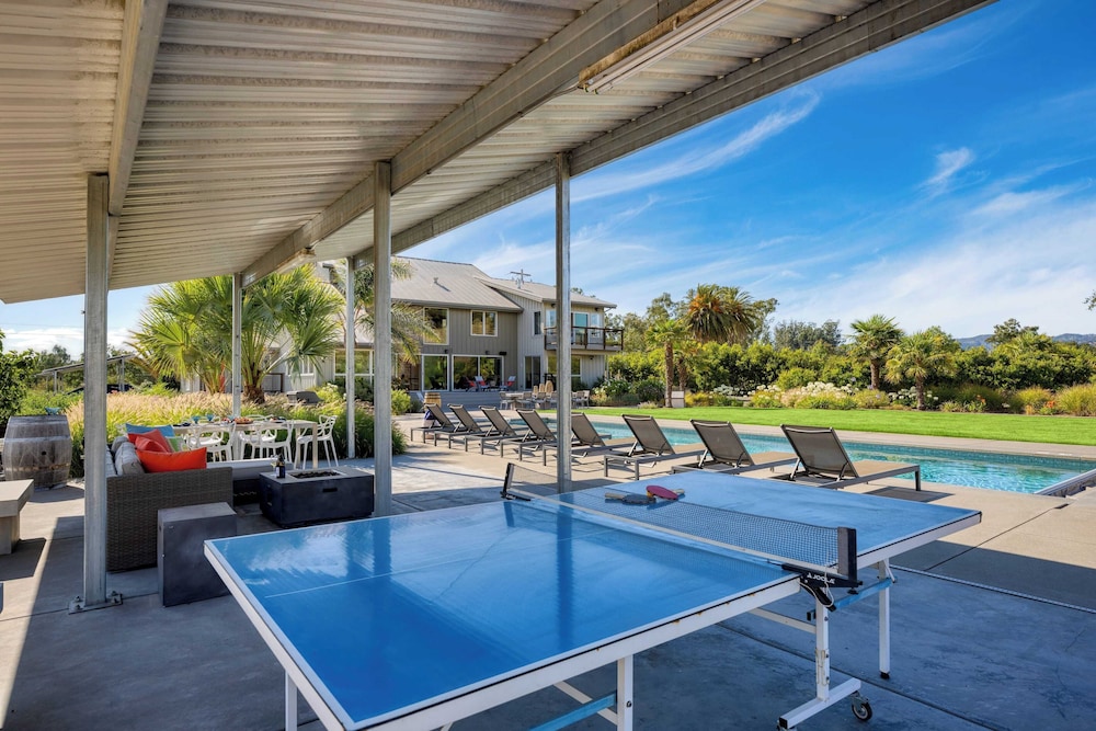 Coplan Vineyards by Avantstay 10-acre Estate w/ Pool, Spa, Bocce & Designer Interiors