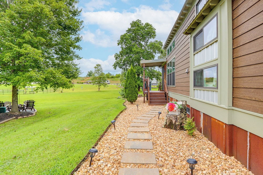 1 Mi to Tank Town Usa: Tiny Home w/ Pool Access!