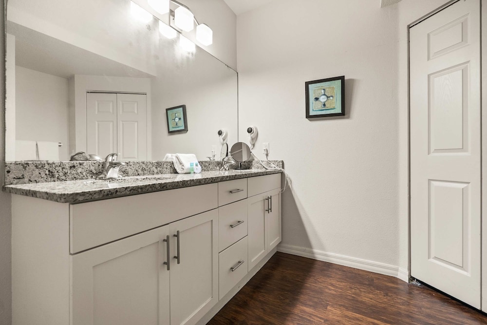 Upstay Modern 3BR Townhome w Pool Near Disney