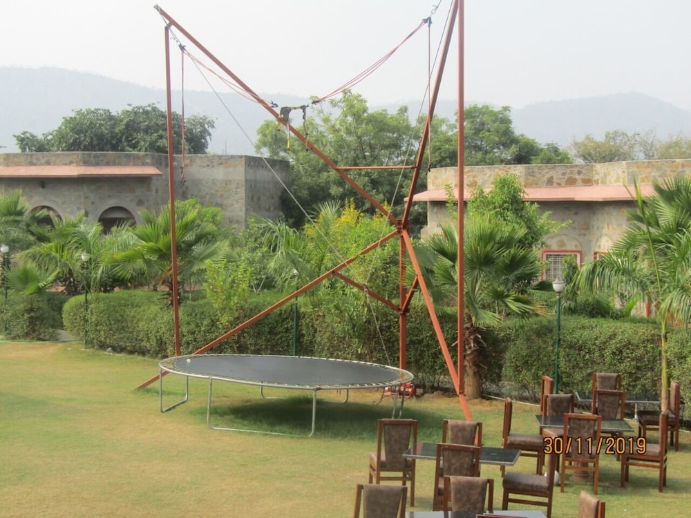 Van Chhavi Resort