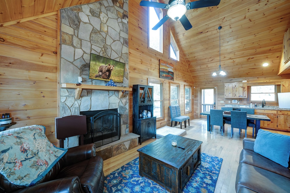 Mountain Haven in the Woods