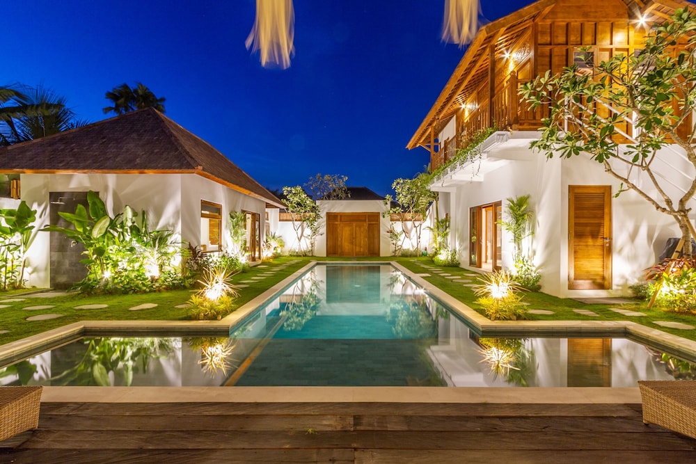 Villa Namu by Alfred in Bali - Family 5 BD Dream in Seminyak Oberoi Beach