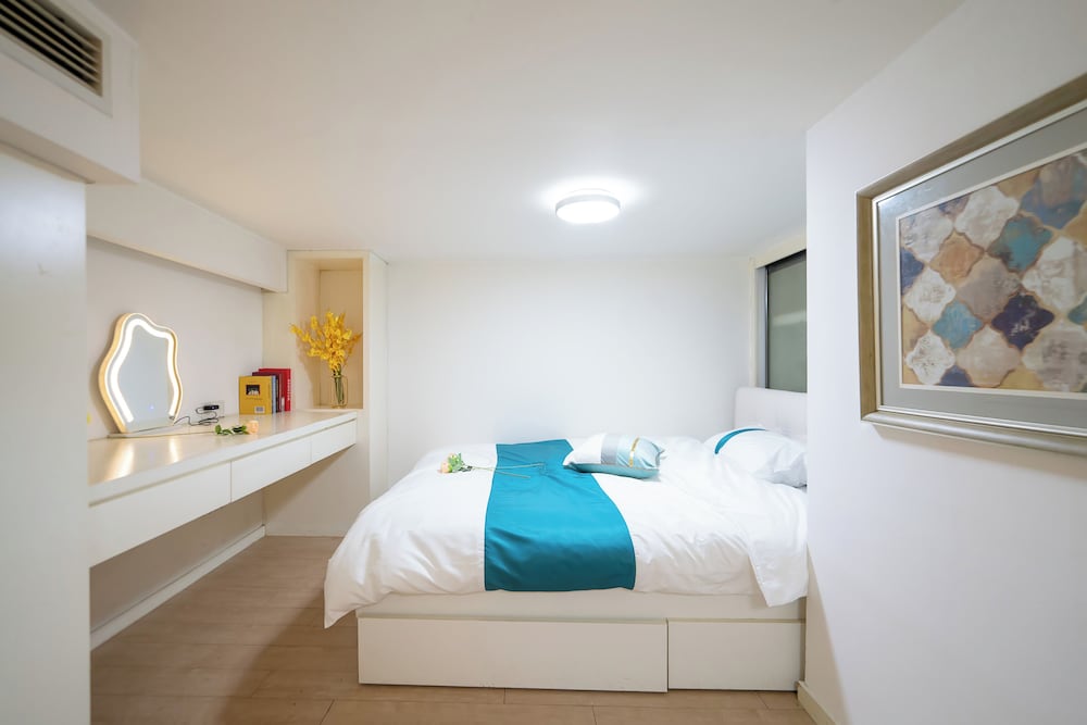 Shanghai Hills & Wanye Prime Stay