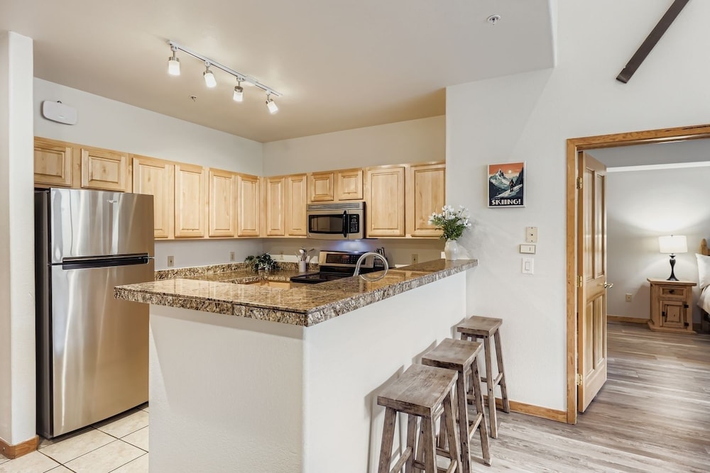 5094 Gateway 3 Bedroom Condo