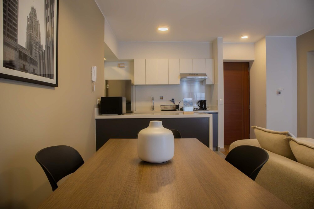 w Elegant 2BR w Distinctive Deco in Miraflores