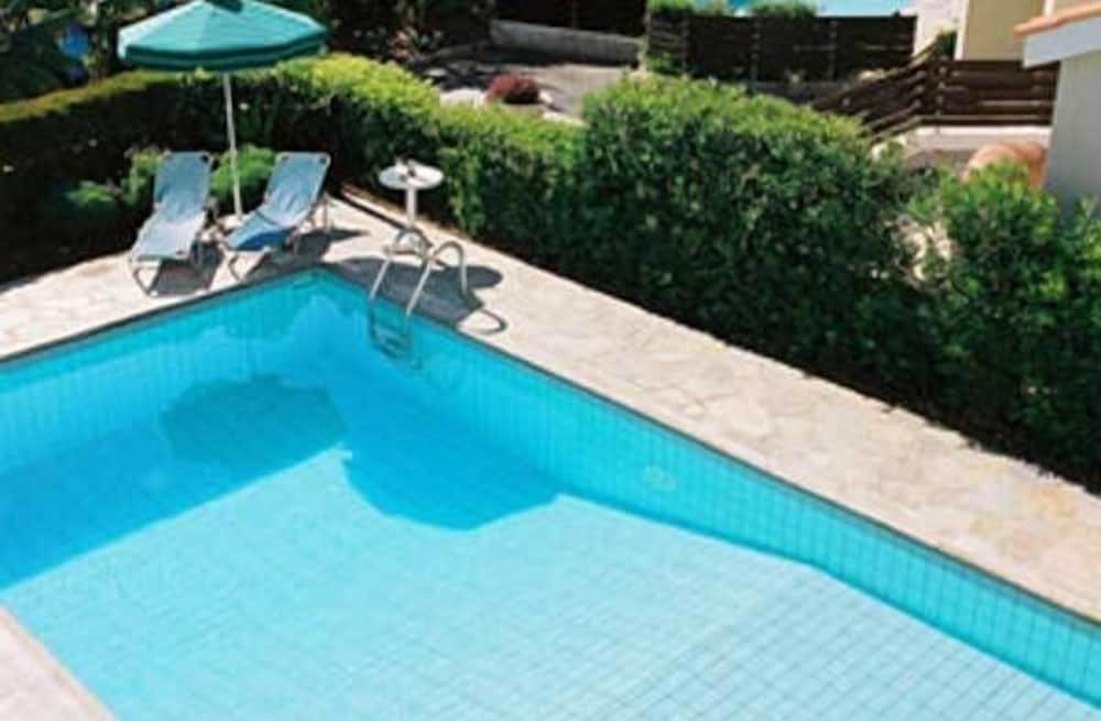 Platzia Beach Villas