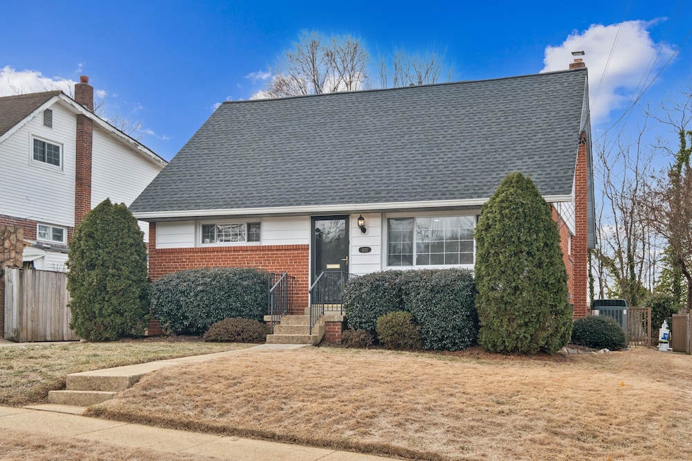 Uline Hospitality 4 Bedroom Home