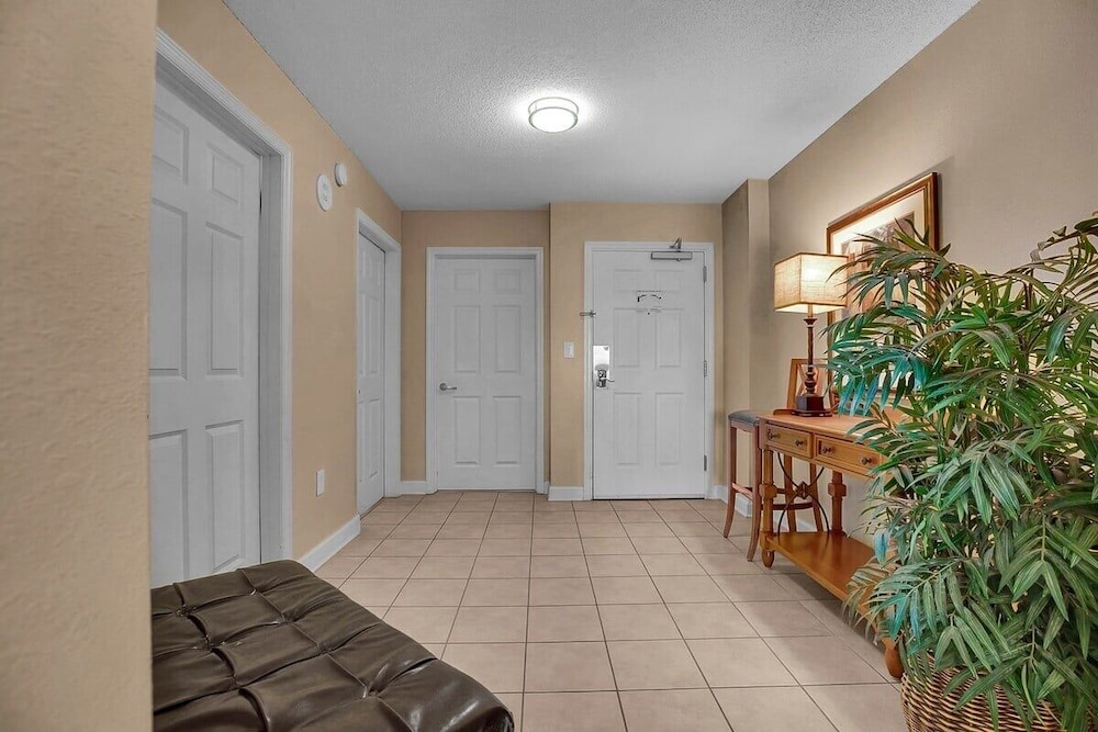 Horizon 701 3 Bedroom Condo