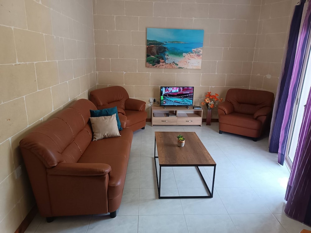 Sea and Country View 1st Floor Apartment