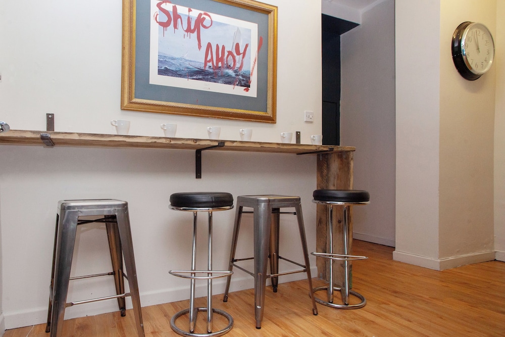higgihaus 107 Sleeps 4 Monday - Friday