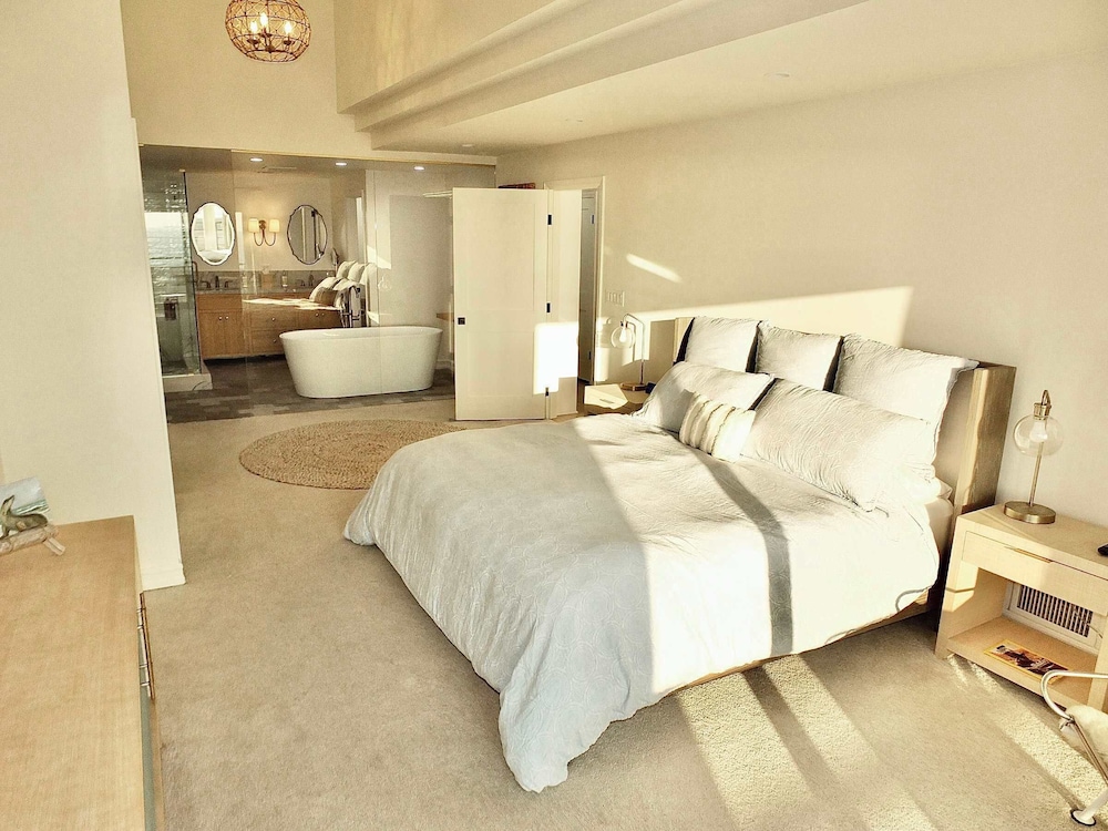 Beachfront Estate - LB Peninsula