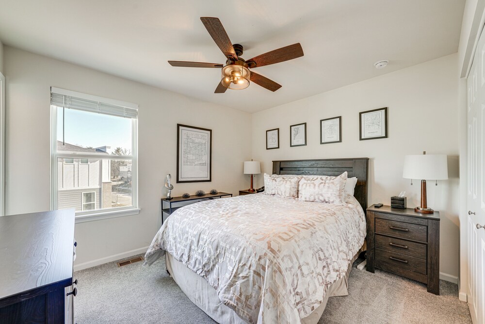 Pet-friendly Warrenville Townhome w/ Gas Grill!