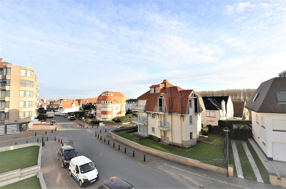 Apartment in Duinbergen Near the Beach