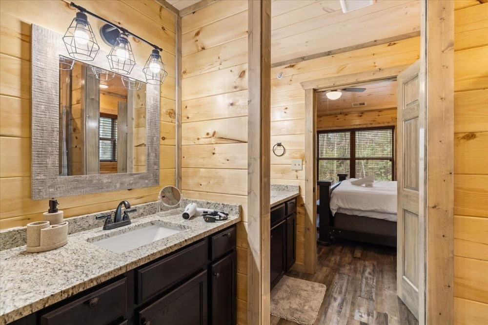 NEW - 1 Location Cabin Pool Hot Tub Arcade HL