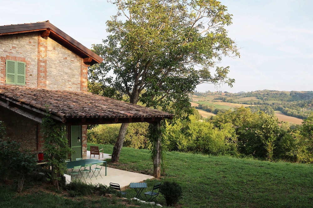 Villa Poggio Castellaro by Boutique in the Heart of Italy s Food Valley Emilia-romagna