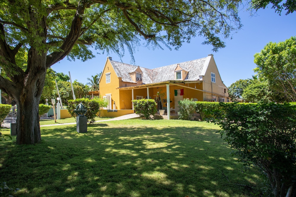 Blue Bay Apartments