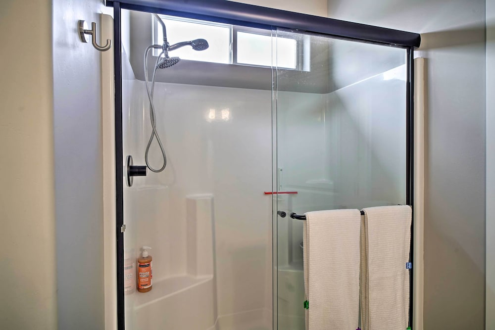 Medford Vacations - Modern Medford Escape 3 Mi to Downtown! - Property Image 11