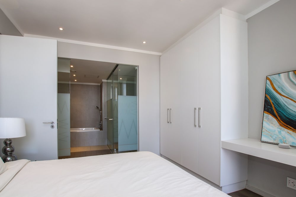 Sandton Smart Apartment Eleven view 5
