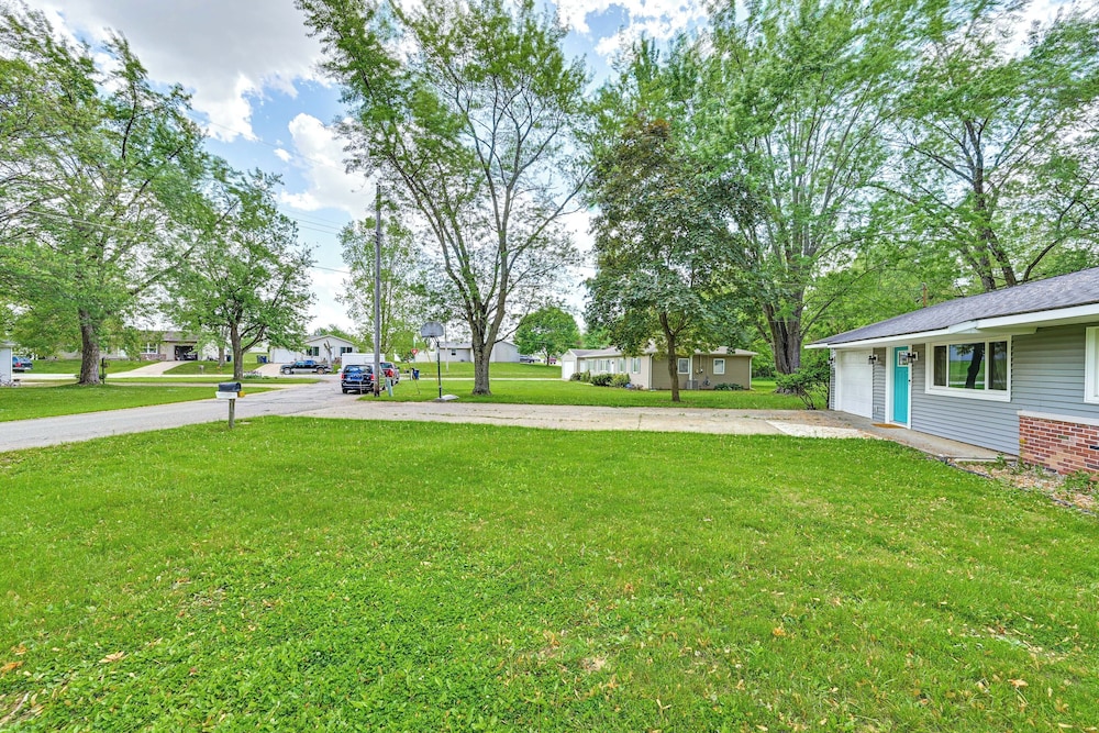 2 Mi to Dtwn: Family Home in Warsaw!