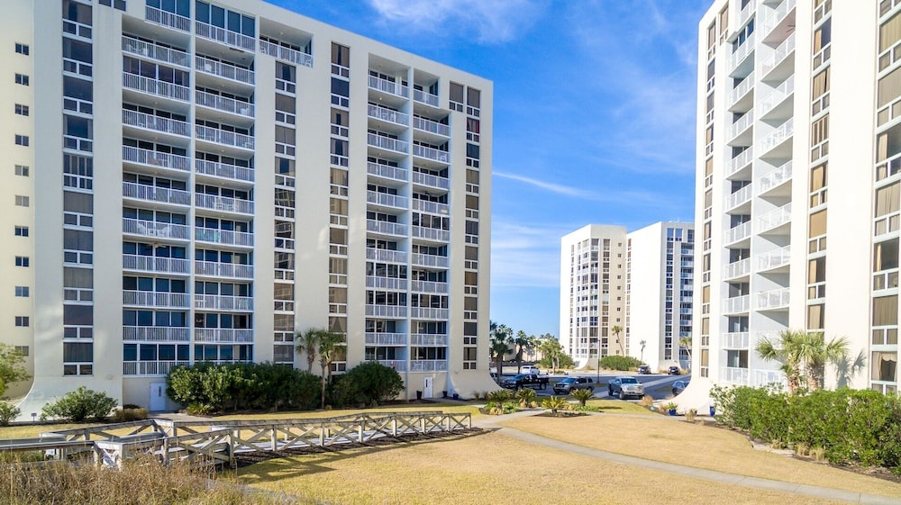 Shoreline Towers 1023 2 Bedroom Condo by RedAwning