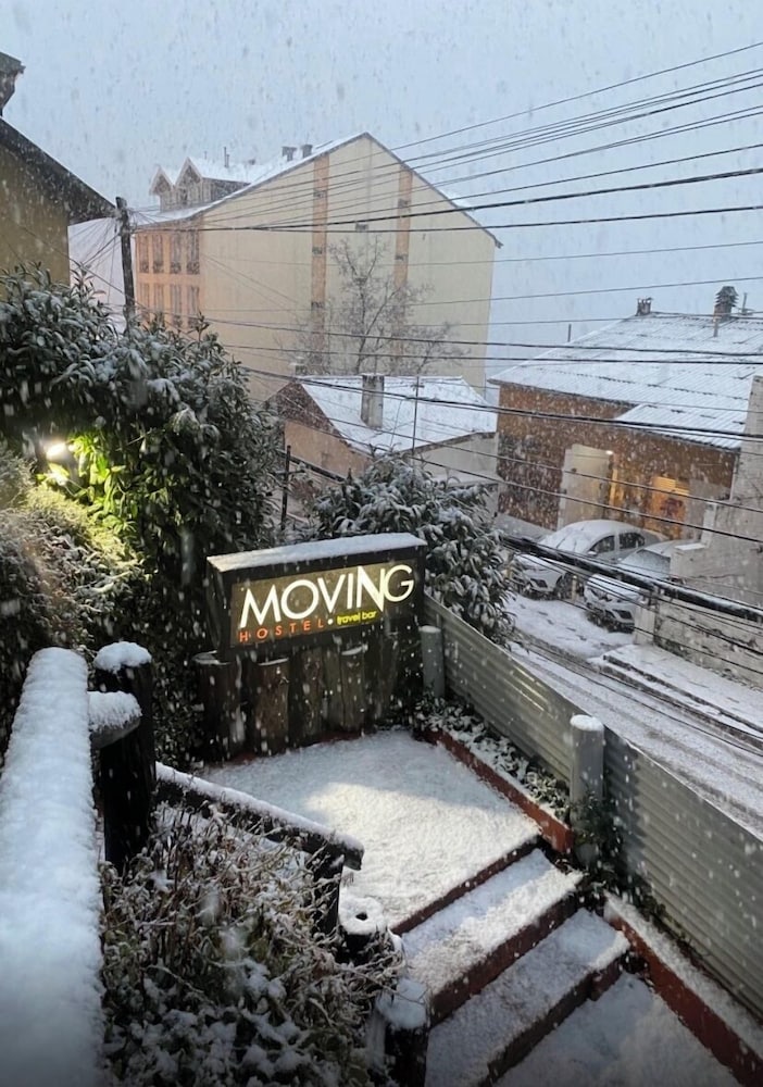 Moving Hostel Travel Bar