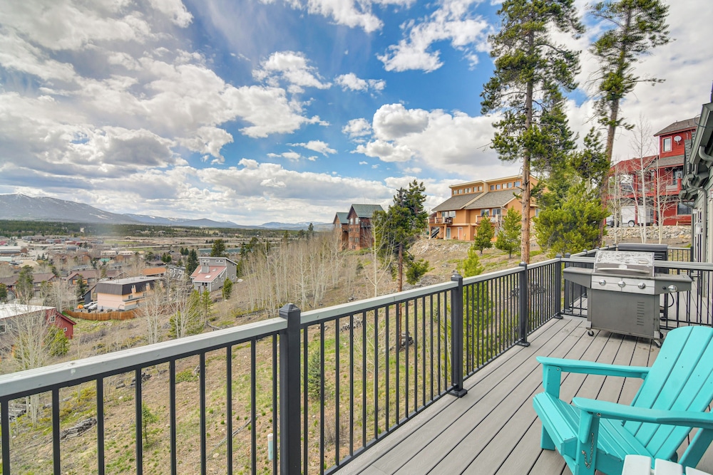 Spacious Fraser Duplex w/ Fireplace & Scenic Views