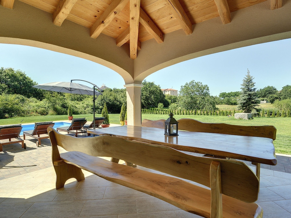 Villa in Rovinj With Private Pool and Sea Nearby