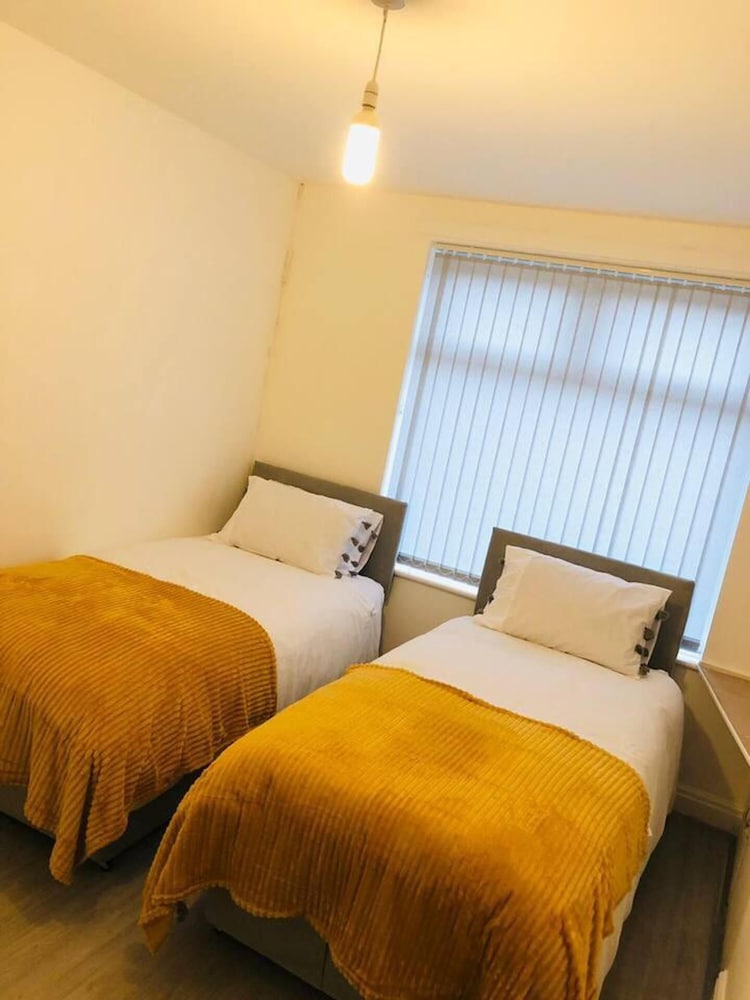 Loughborough Vacations - 4 Bedroom Lovely Home in Loughborough Town  Uni - Property Image 4