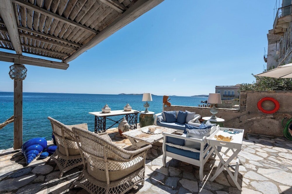Seaside Neoclassical Property in Vaporia Ermoupoli