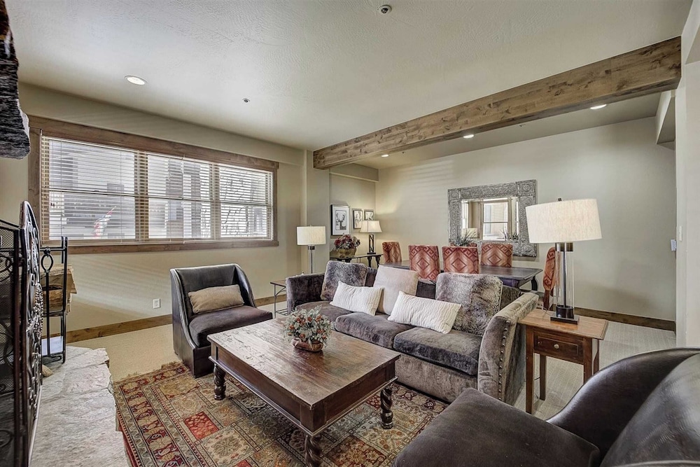 7 Condos, Ski-in/ski-out + Hot Tubs Sleeps 30 Mont Cervin by Avantstay