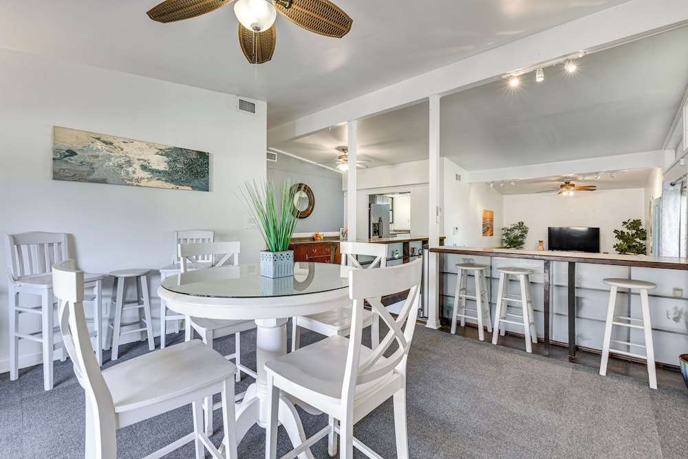 Fort Walton Home w/ Shared Pool - 2 Mi to Beach!