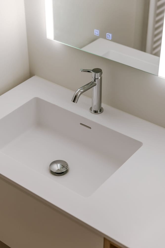 Huswell - Minimalist Coastal Luxury Panoramic View