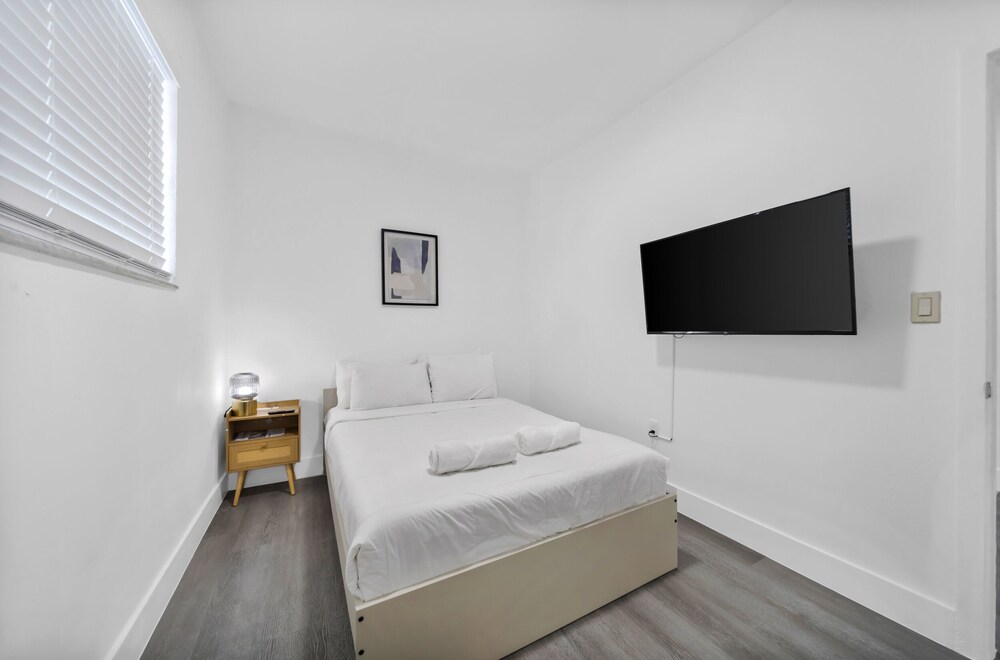 Historic 2 Bedroom Hidden Gem