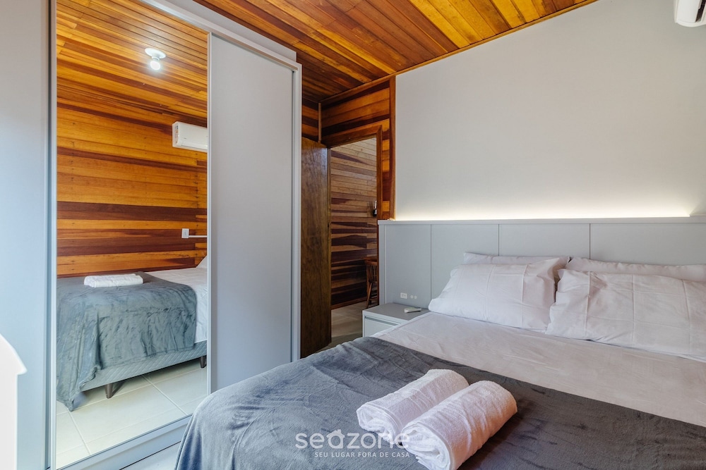 Beautiful House w/ Barbecue in Porto Belo Opx0194