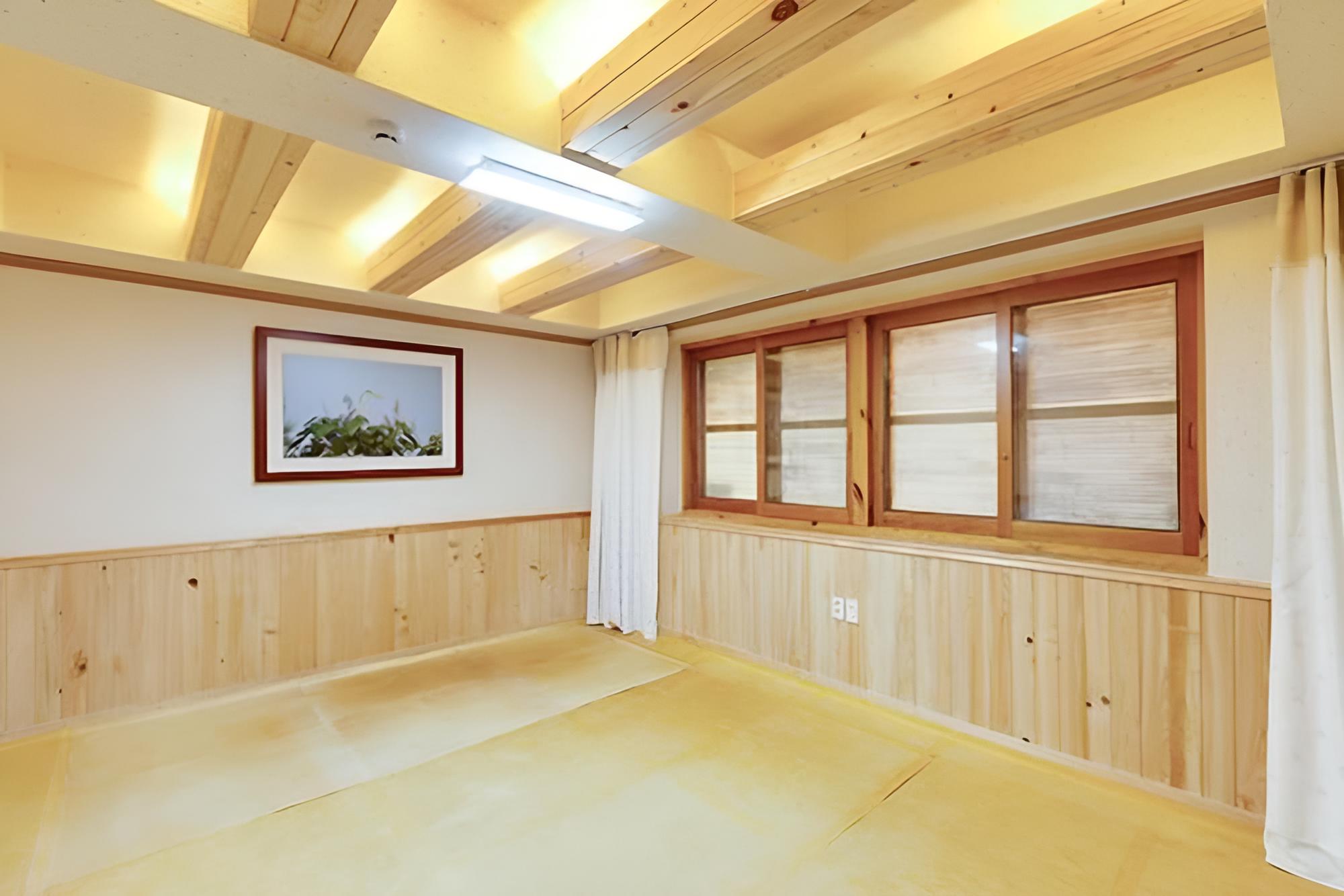 Wanju Moak Pension