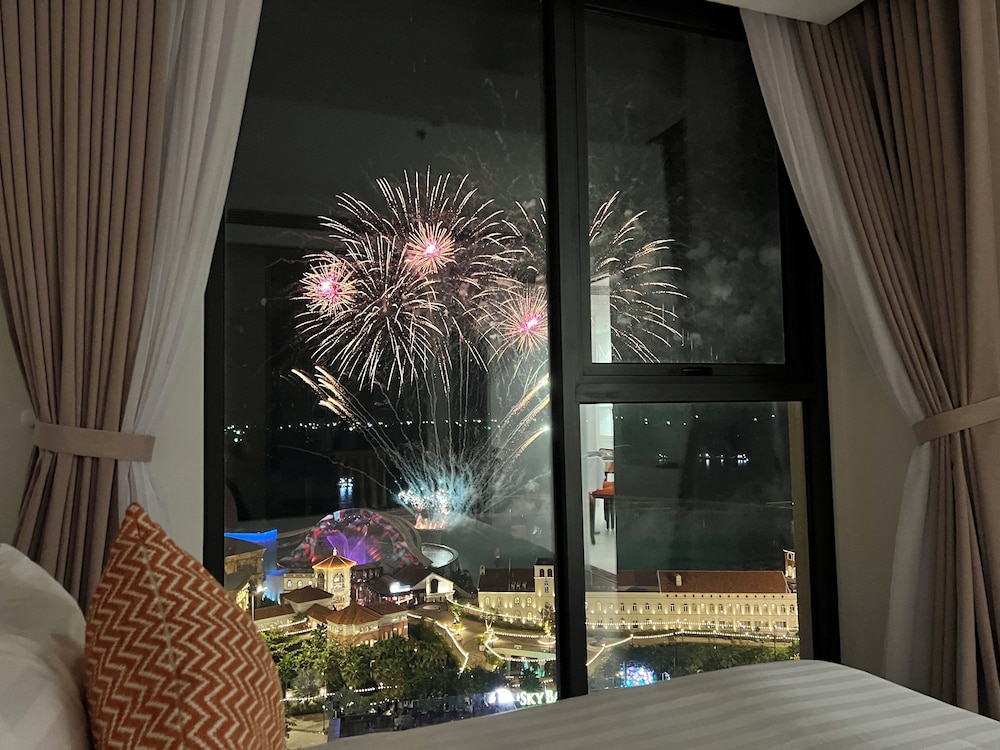 Nice Seaview-Kiss bridge-Firework-Sunset