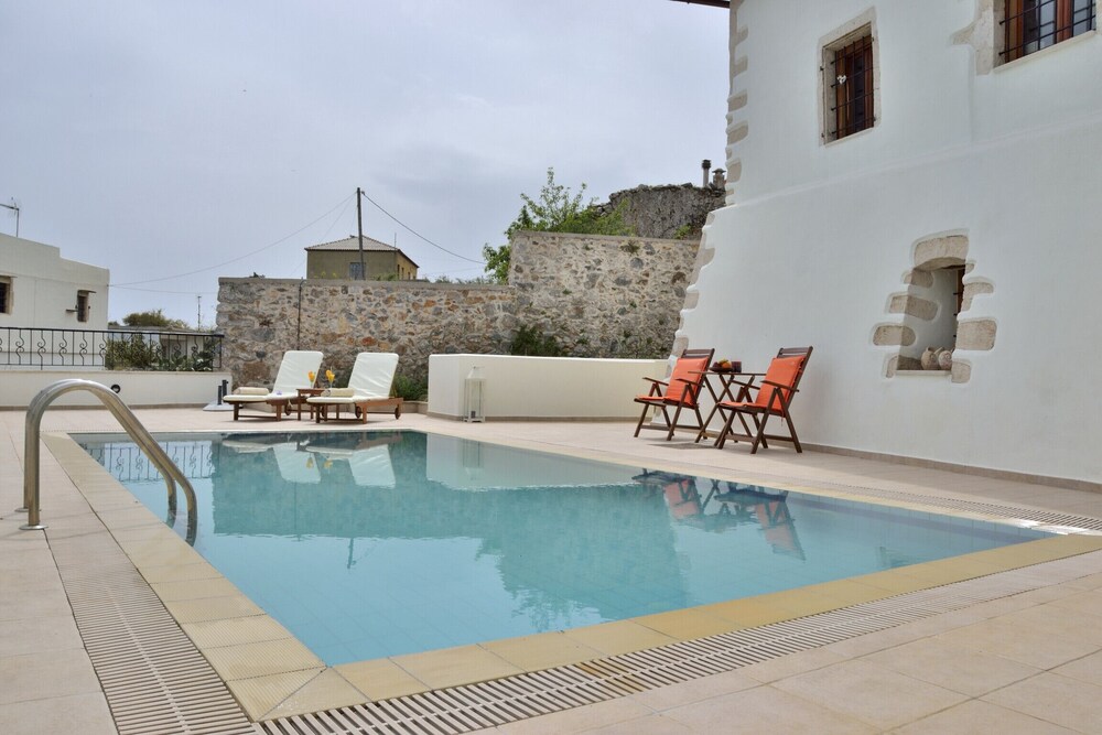 Mylo Villa