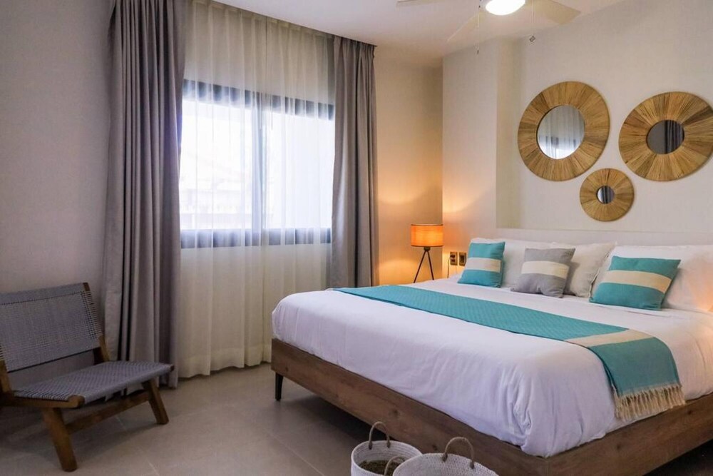 Modern and Spacious Condo Steps From the Beach view 4