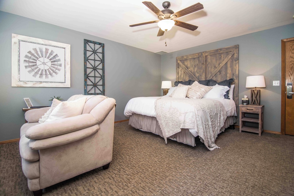 All Seasons River Inn