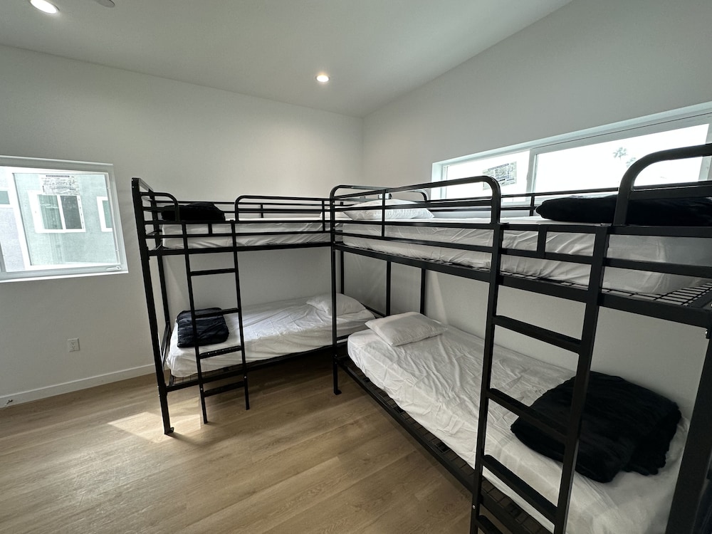 RoamHub Residences - Image 4