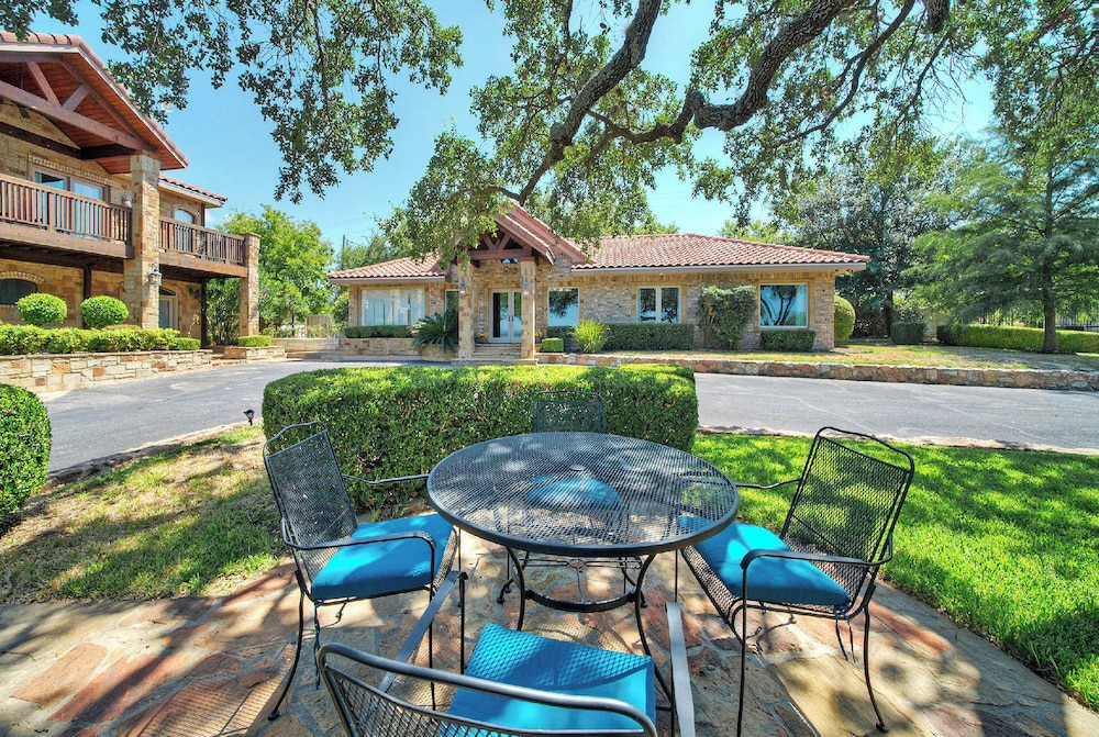 Upstay -10 Waterfront Mansion with Jetty