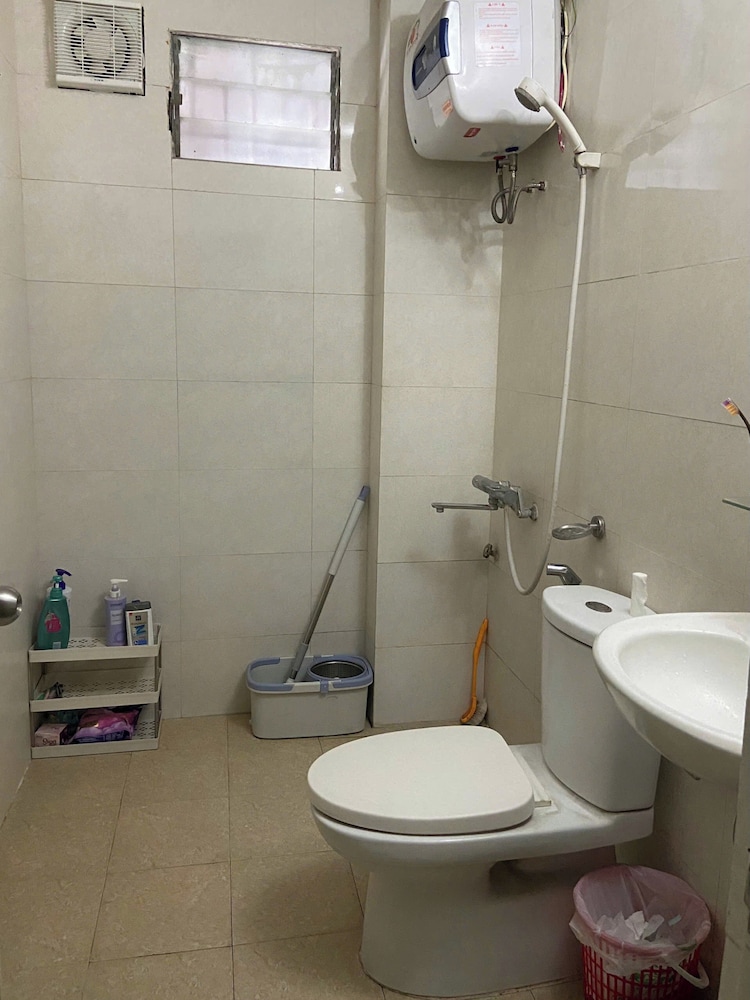 Cozy Fam Homestay in Central Hanoi - Hao Nam Street view 3