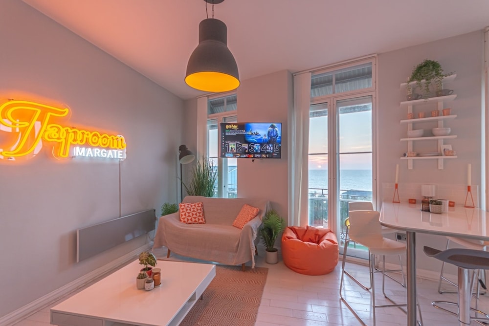 Seaview Apt Turner Contemporary Margate By Adliv