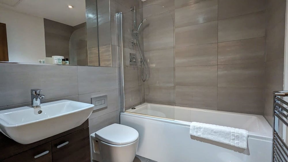 Modern One Bed City Centre - Five Ways Broad St view 2
