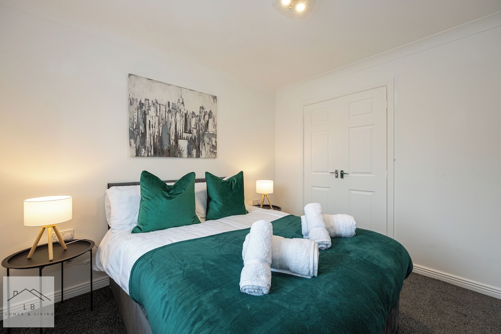 Comfy House - Sleeps 14 - 14 min to City Centre