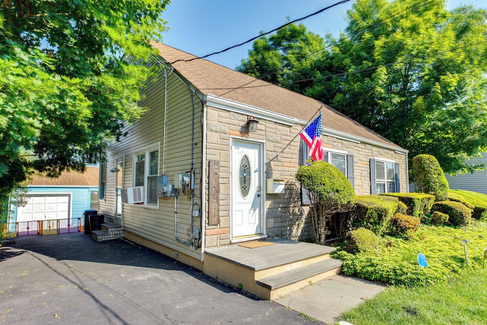 Convenient Apt: 2 Mi to Sprain Ridge Park! view 3