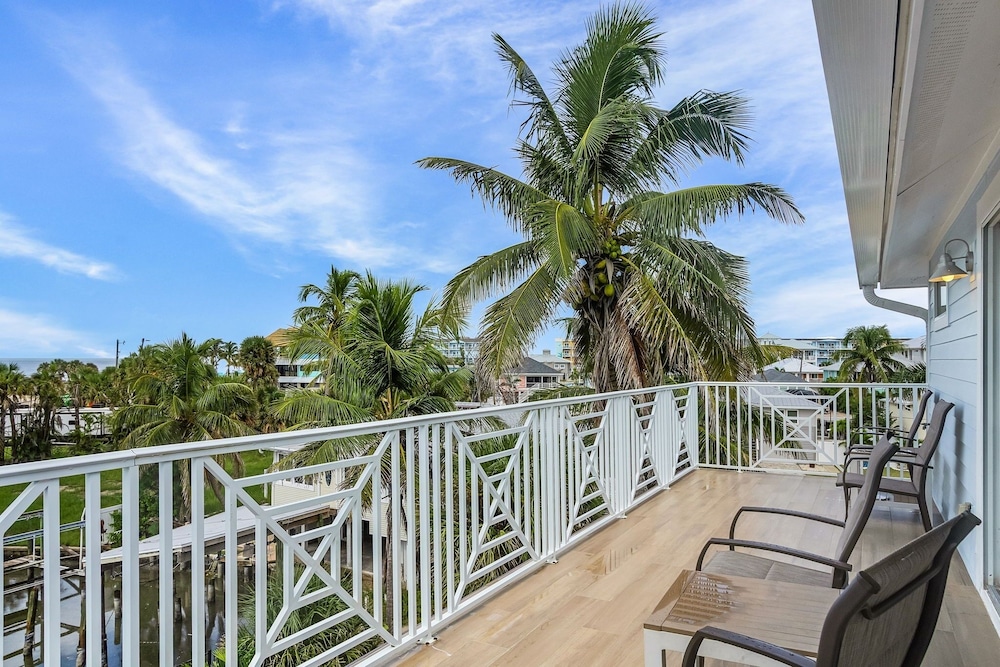 571 Seabatical: Canal Front With Pool! 5 Bedroom Home