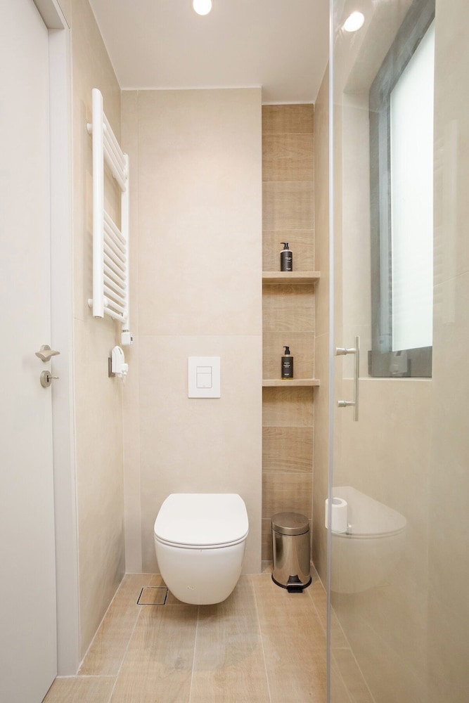 Demmi Central 2BR Designer Apt